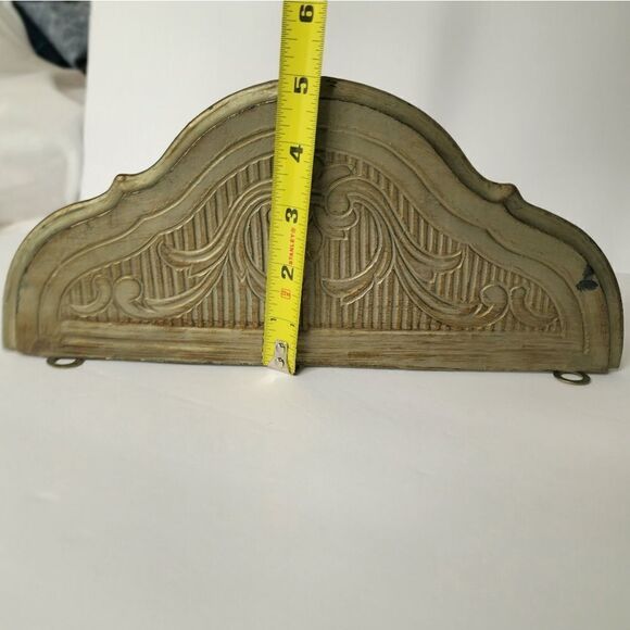 Pair of Vintage Florentine molded gilt resin wall shelves - Picture 9 of 10